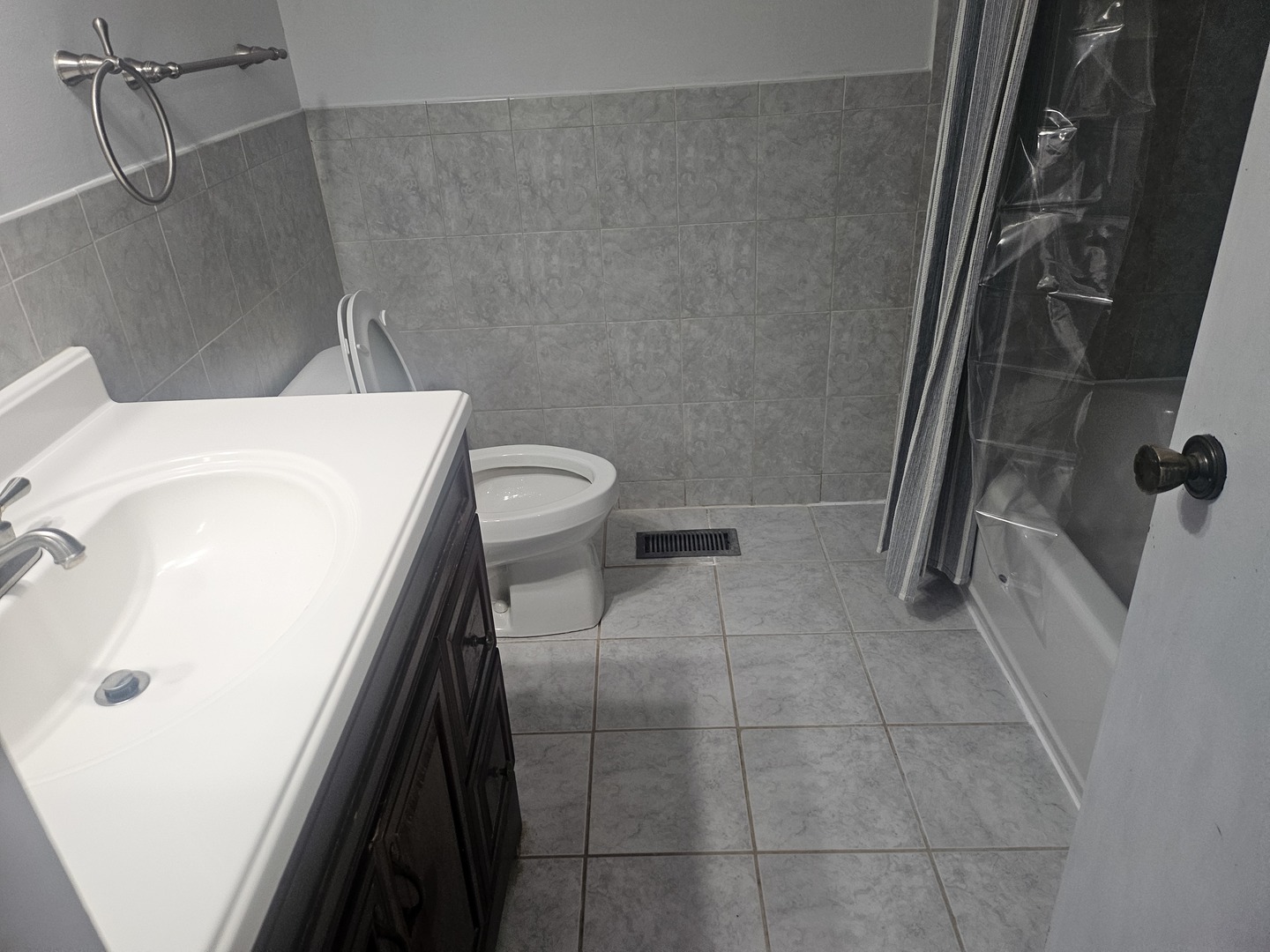 1182 Middlebury Lane #D1, Wheeling, IL 60090