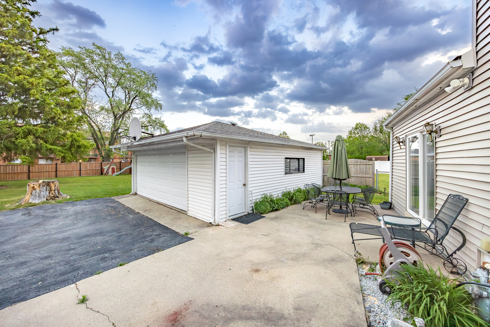 11030 S Nagle Avenue, Worth, IL 60482