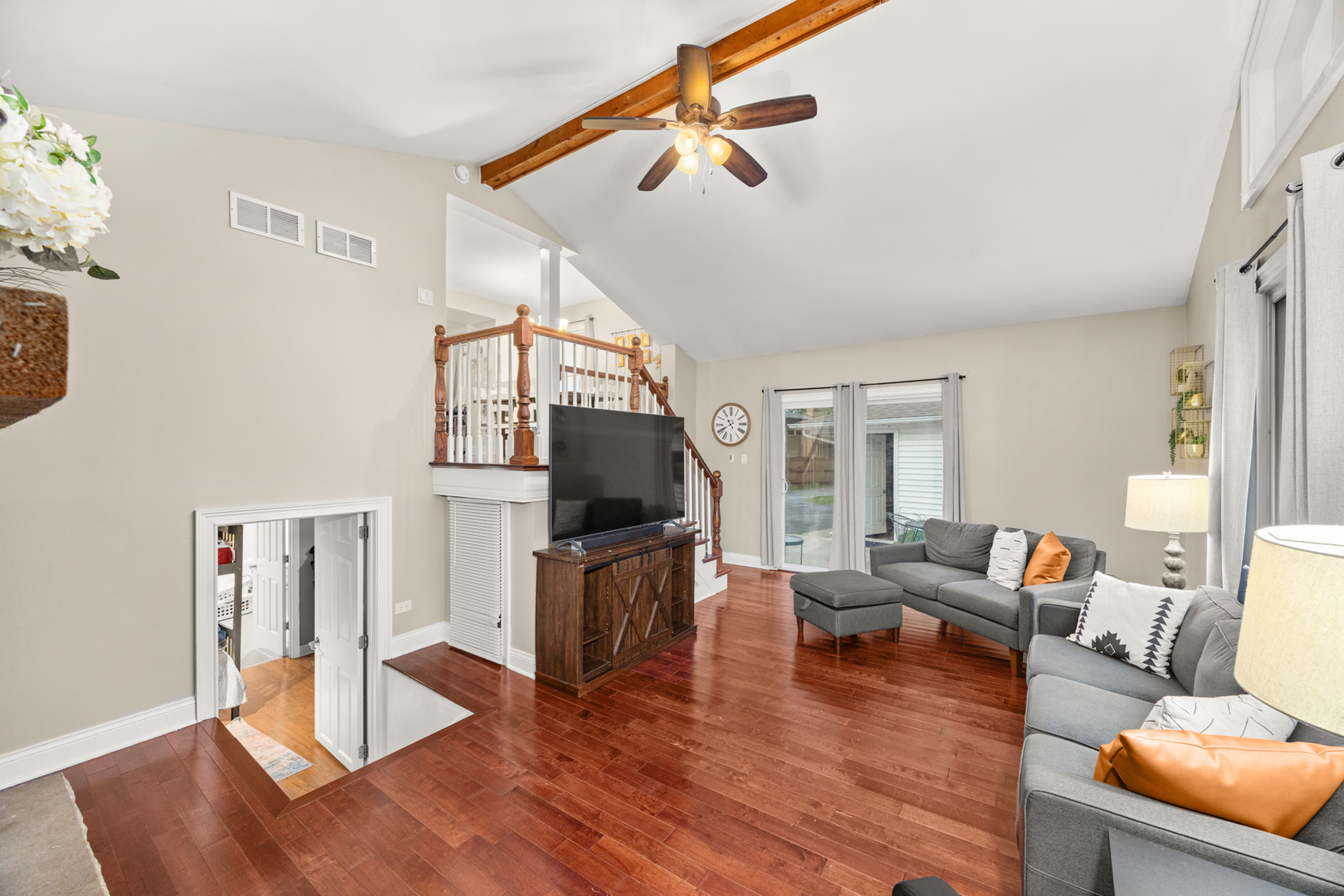 11030 S Nagle Avenue, Worth, IL 60482