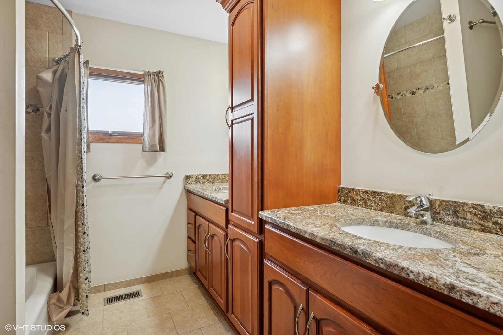 4351 N Cottonwood Trail, Hoffman Estates, IL 60192