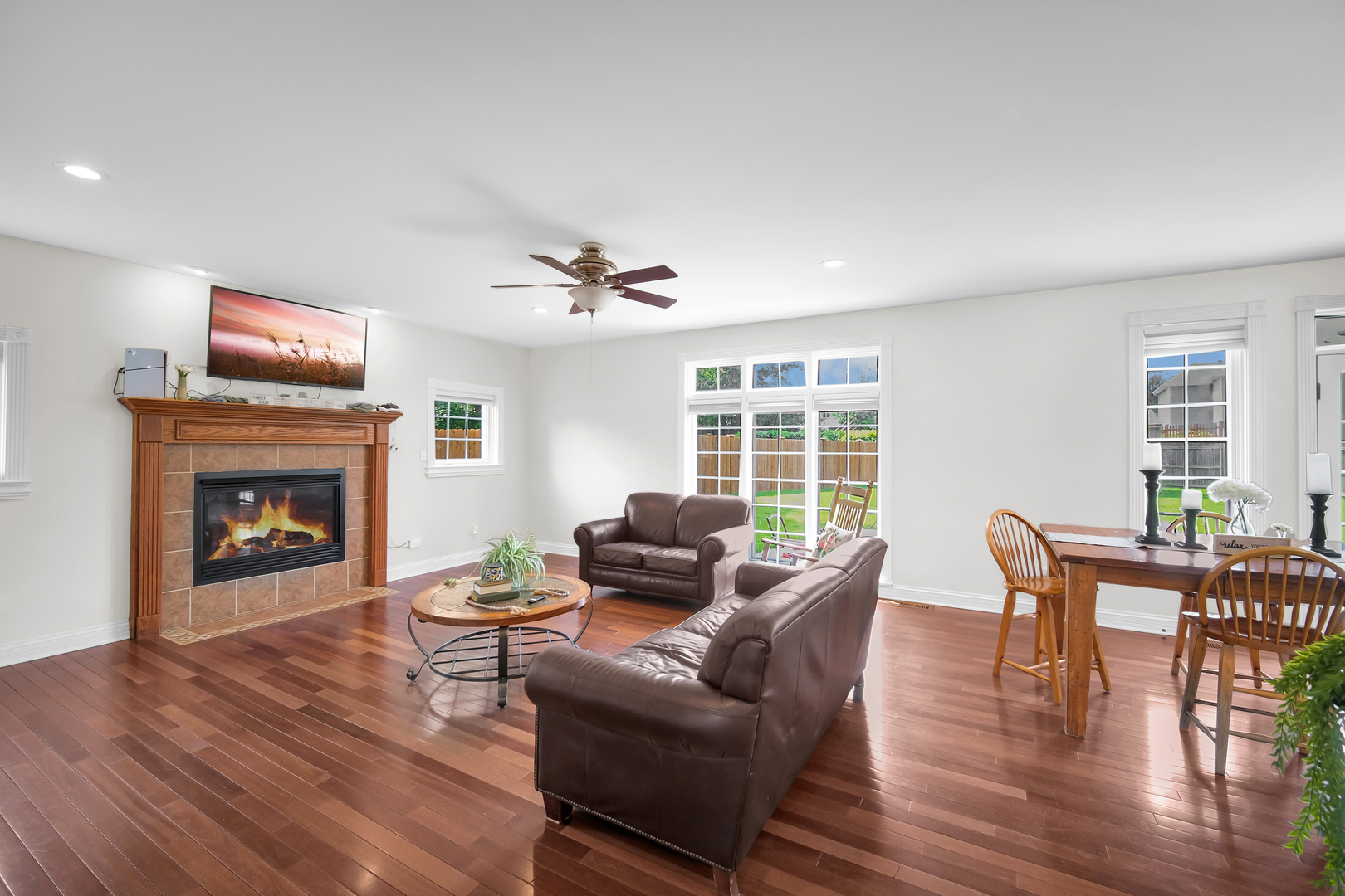 1819 Country Hills Drive, Yorkville, IL 60560