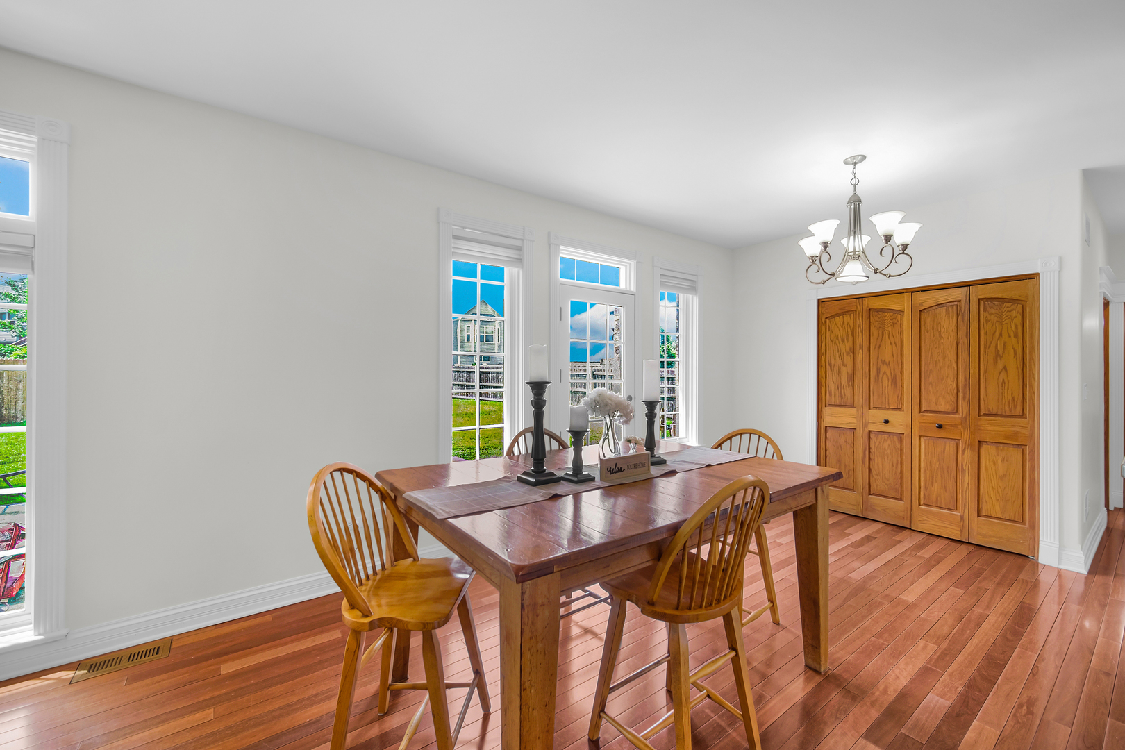 1819 Country Hills Drive, Yorkville, IL 60560