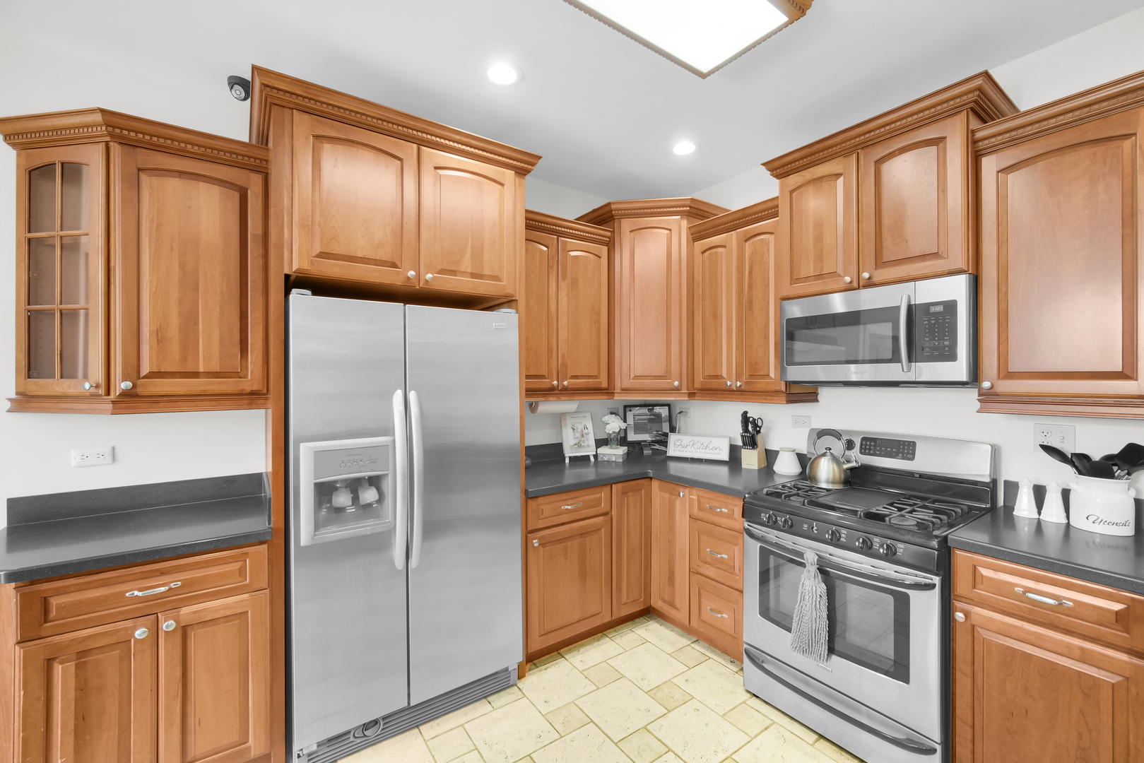 1819 Country Hills Drive, Yorkville, IL 60560