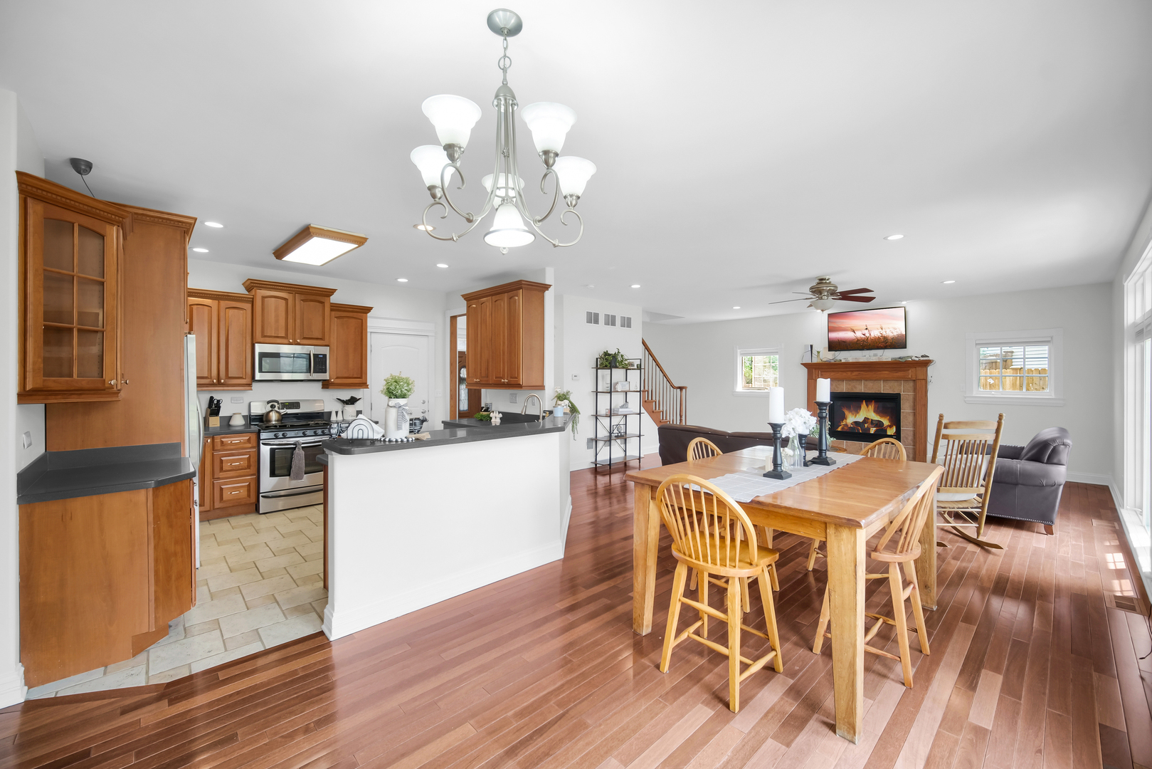 1819 Country Hills Drive, Yorkville, IL 60560
