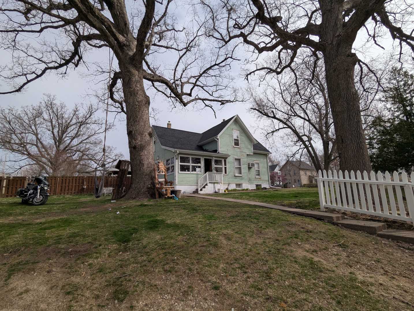 1215 3RD Street, Moline, IL 61265