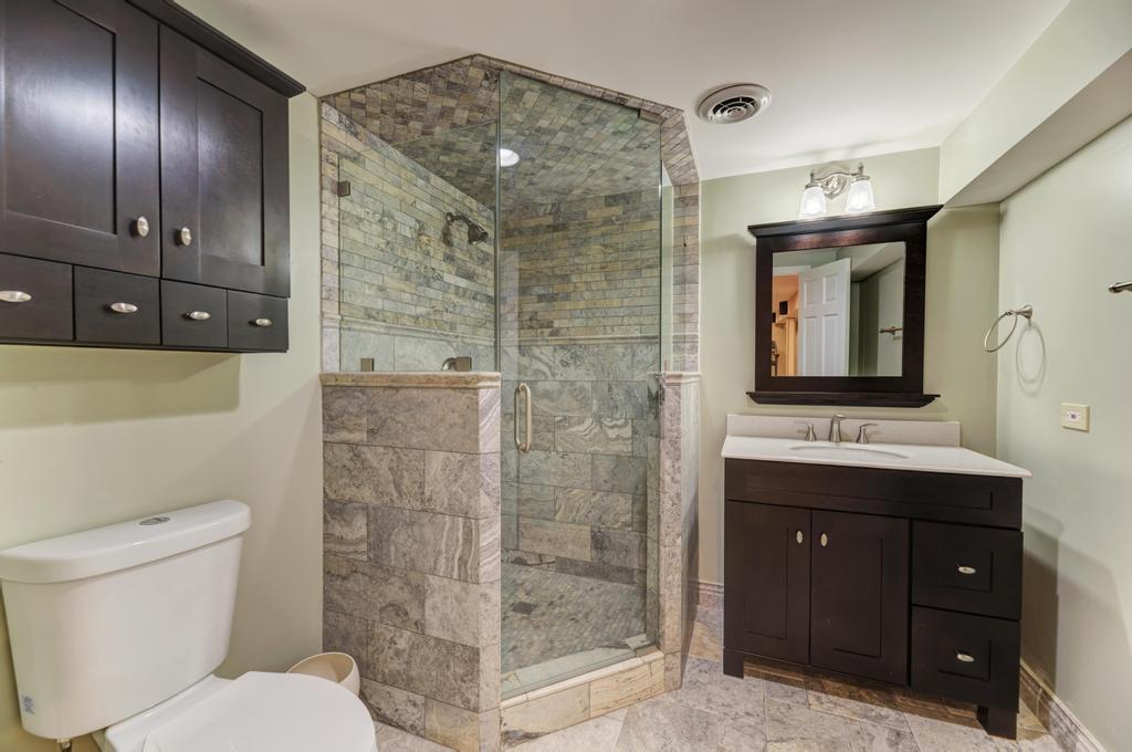 1505 Old Oak Place, Darien, IL 60561