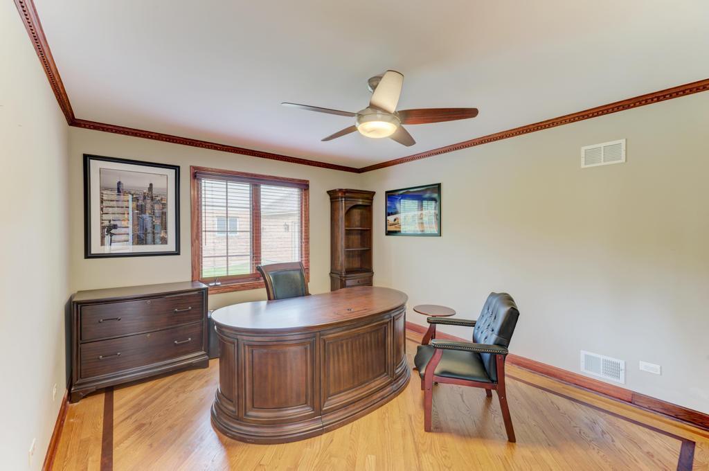1505 Old Oak Place, Darien, IL 60561