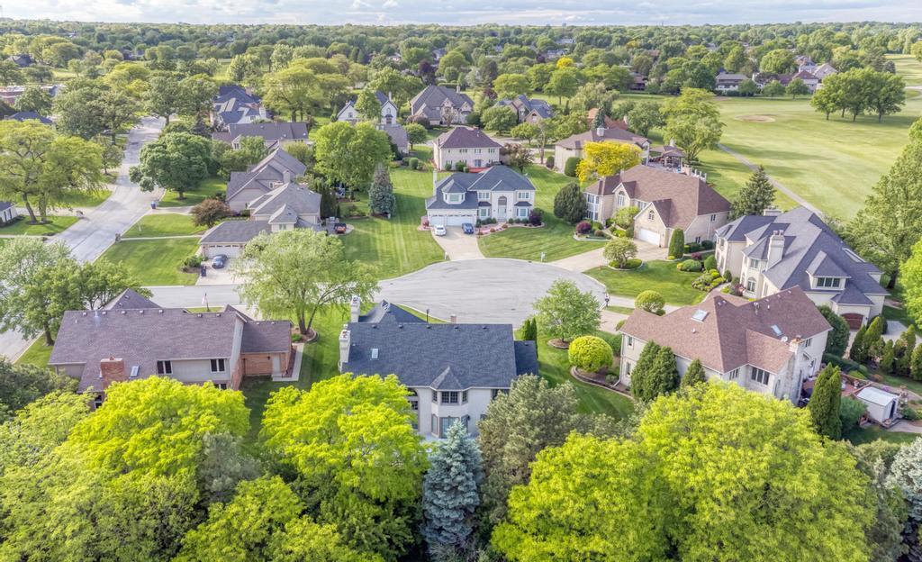 1505 Old Oak Place, Darien, IL 60561