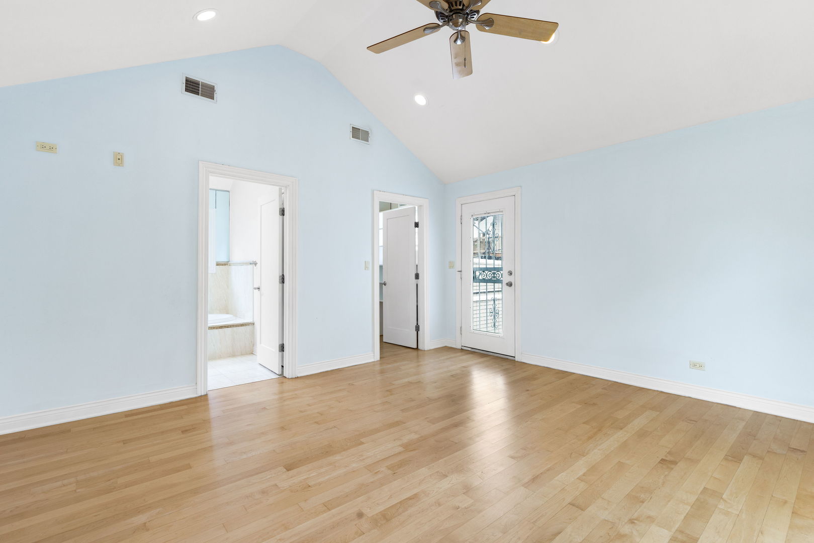 3250 S Normal Avenue, Chicago, IL 60616