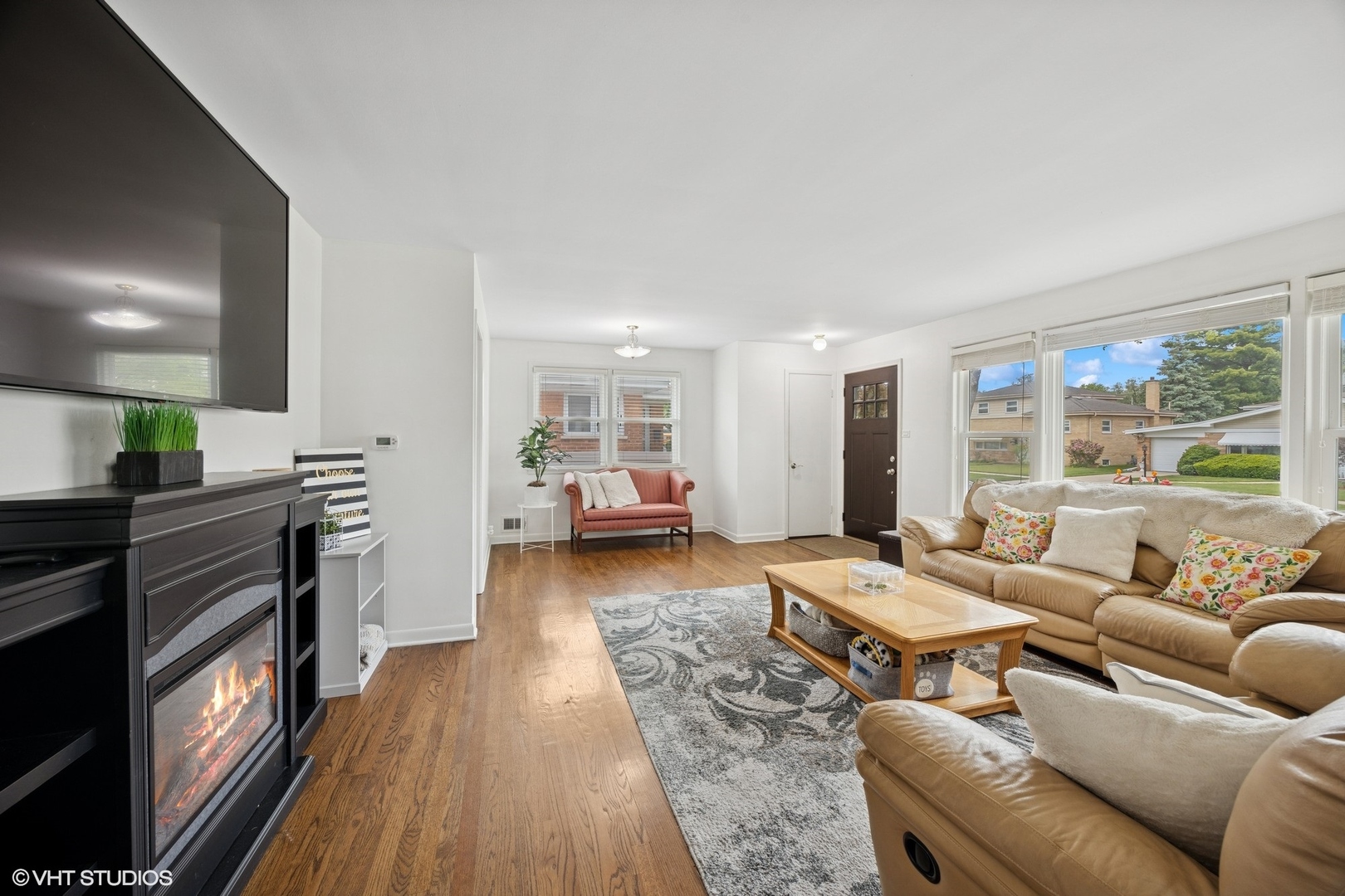 10621 Essex Street, Westchester, IL 60154