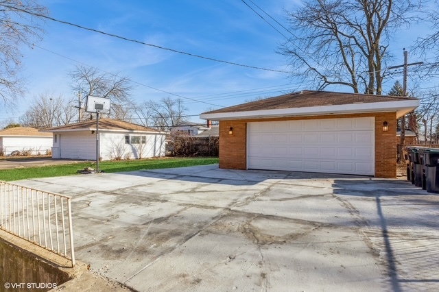 16361 Greenwood Avenue, South Holland, IL 60473