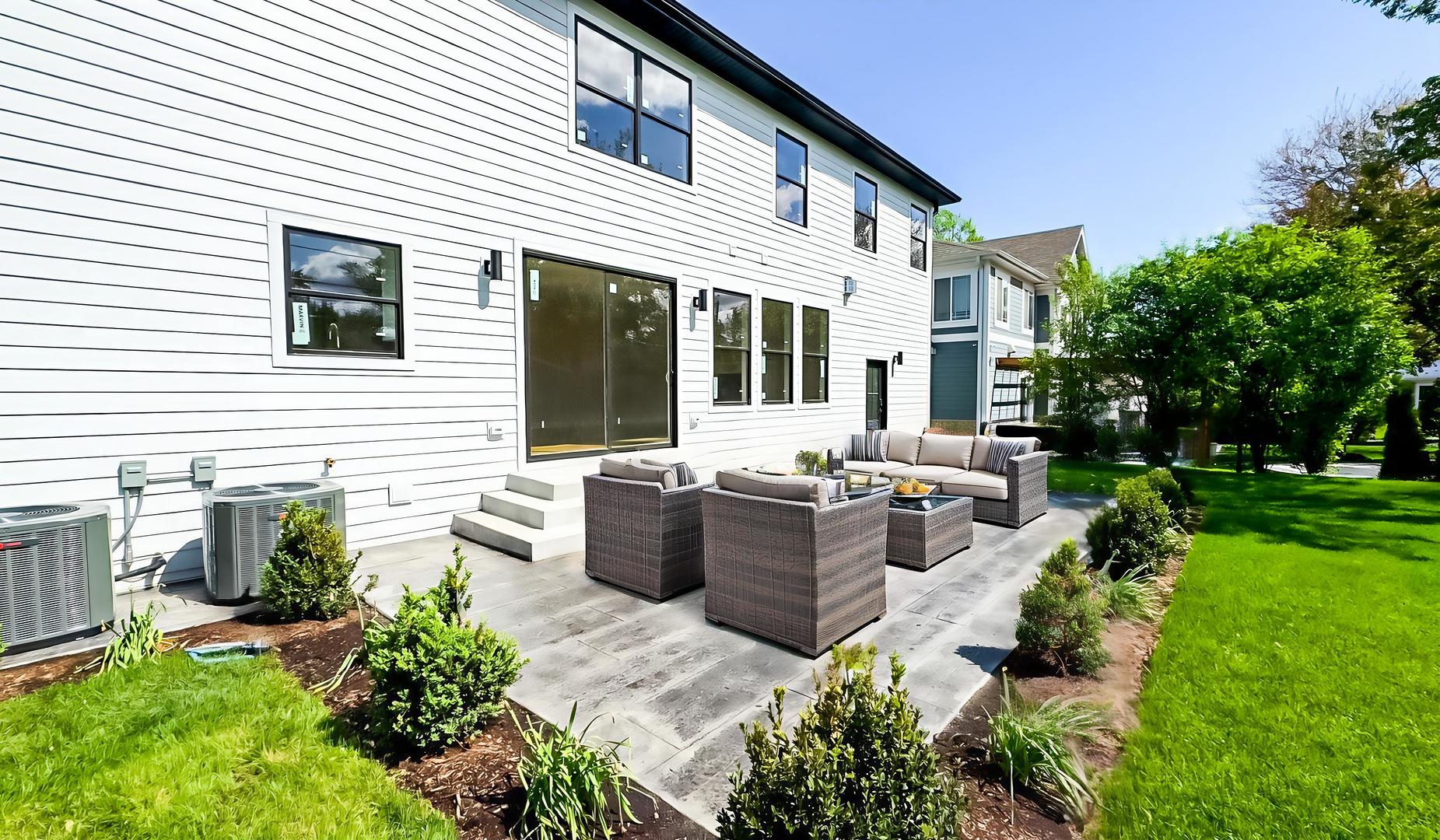 1326 N Race Avenue, Arlington Heights, IL 60004