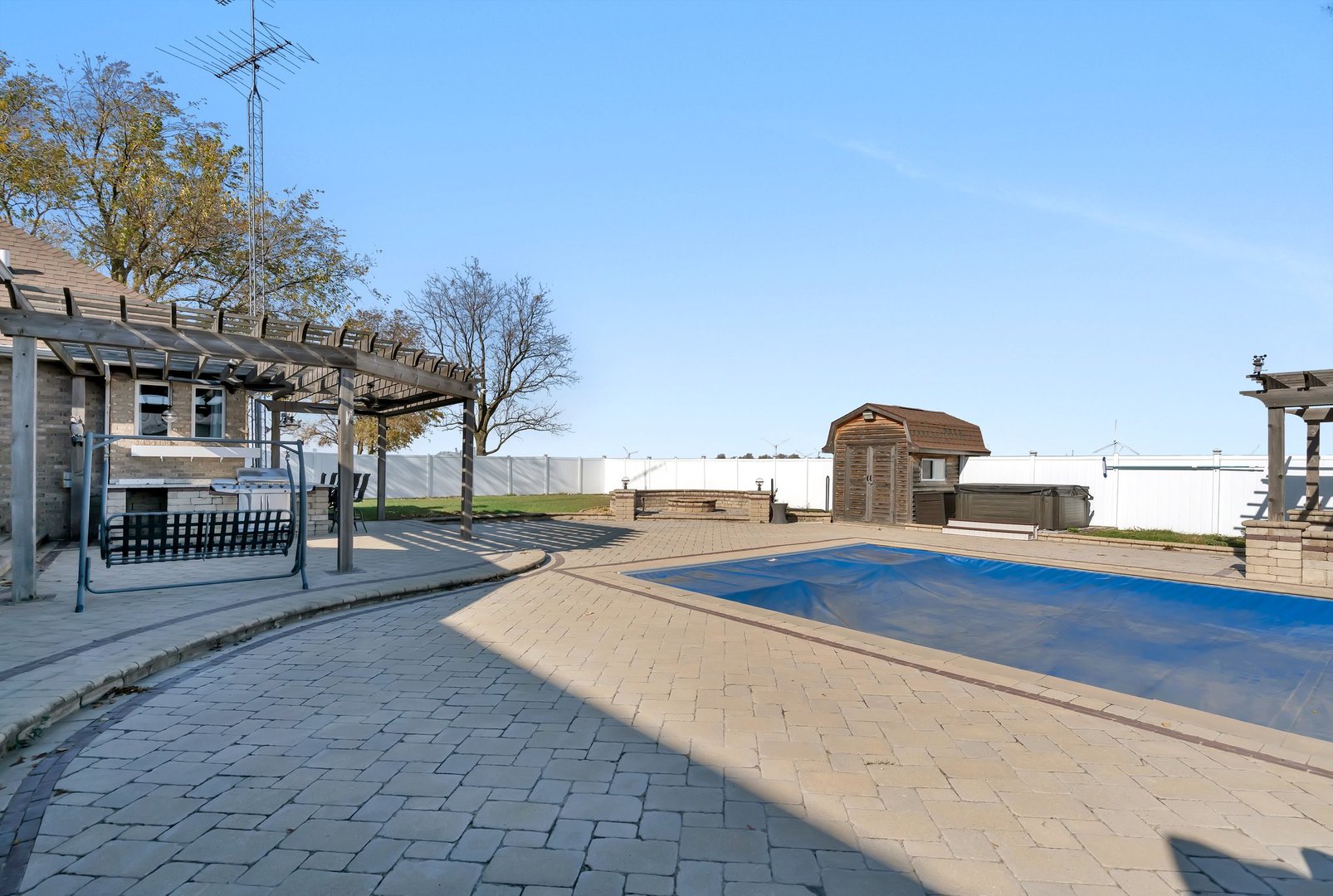 10739 E 3200 North Road, Blackstone, IL 61313