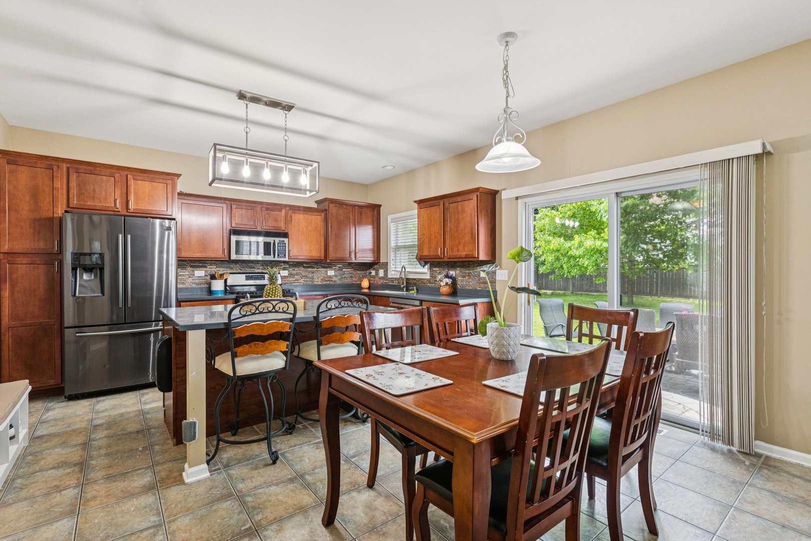 1885 W Greenleaf Court, Round Lake, IL 60073