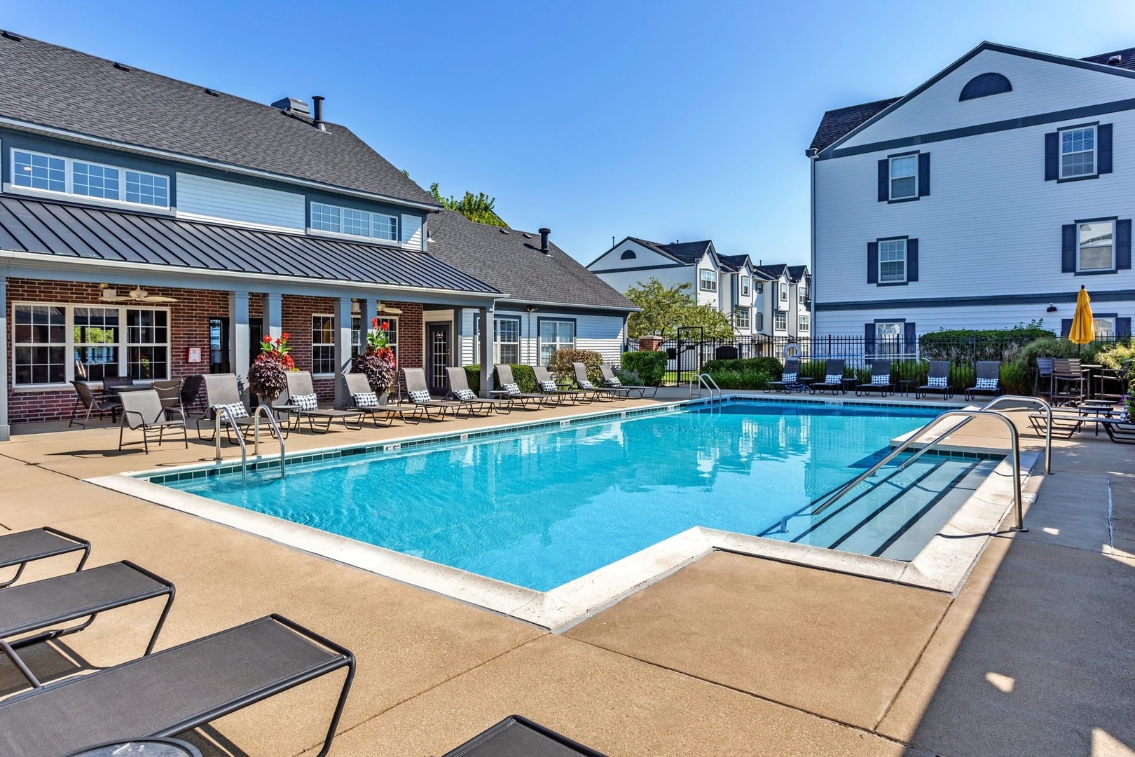 310 Sibelius Circle #310, Wheaton, IL 60189
