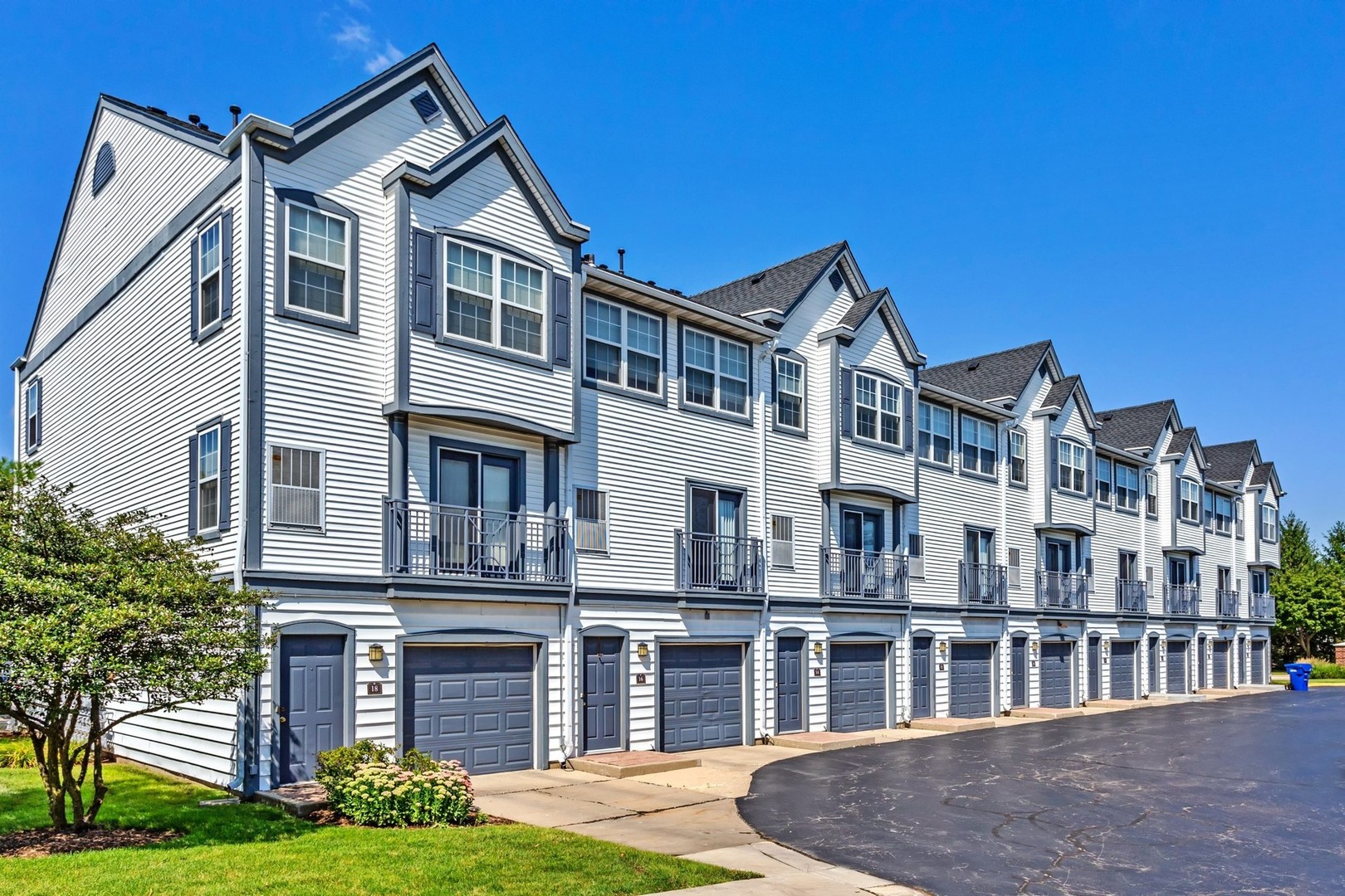 310 Sibelius Circle #310, Wheaton, IL 60189