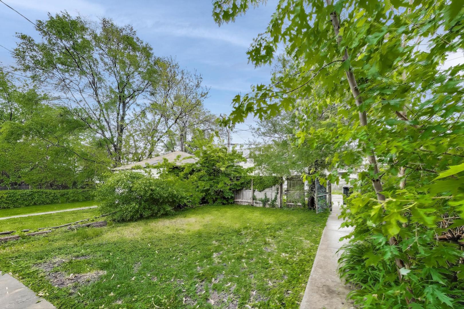 7649 S Dobson Avenue, Chicago, IL 60619