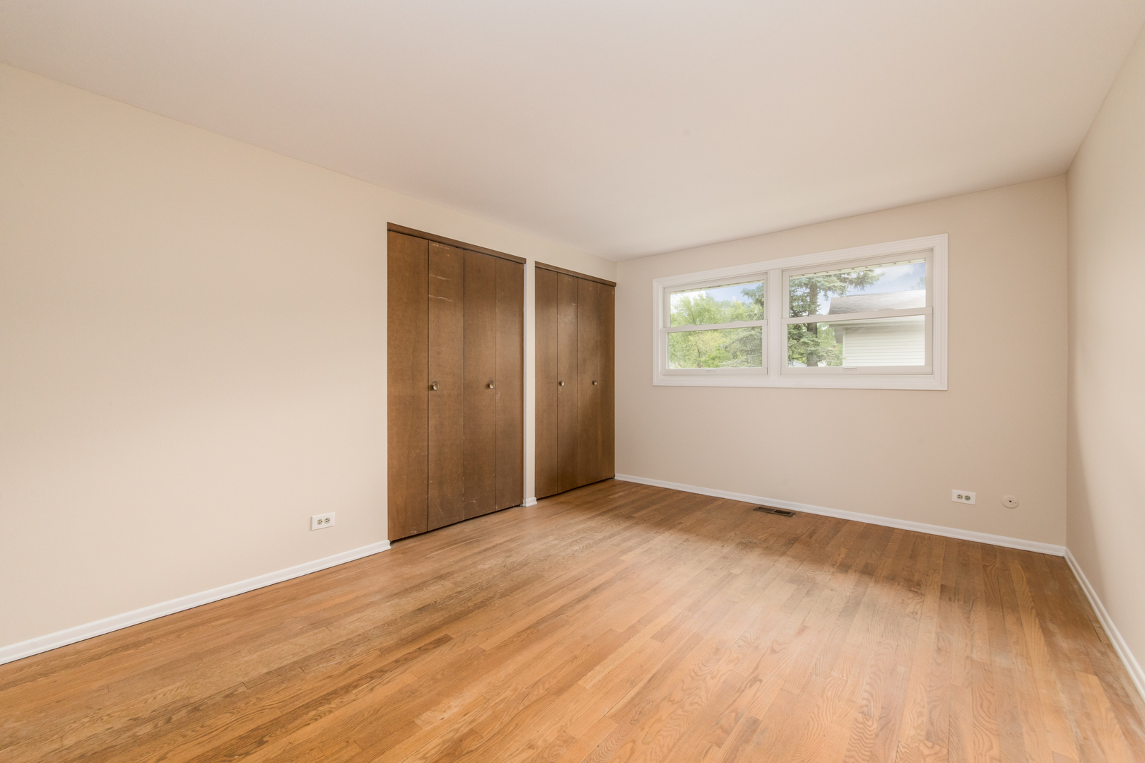 207 N Salem Drive, Schaumburg, IL 60194