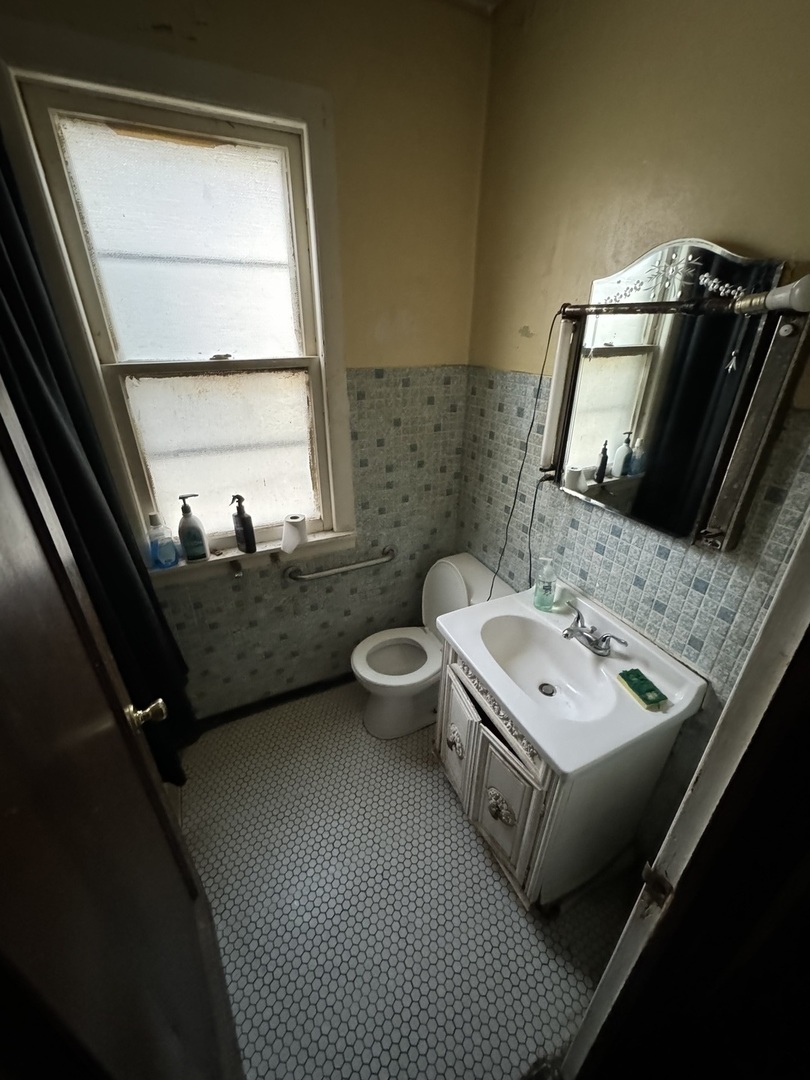 7145 S Seeley Avenue, Chicago, IL 60636