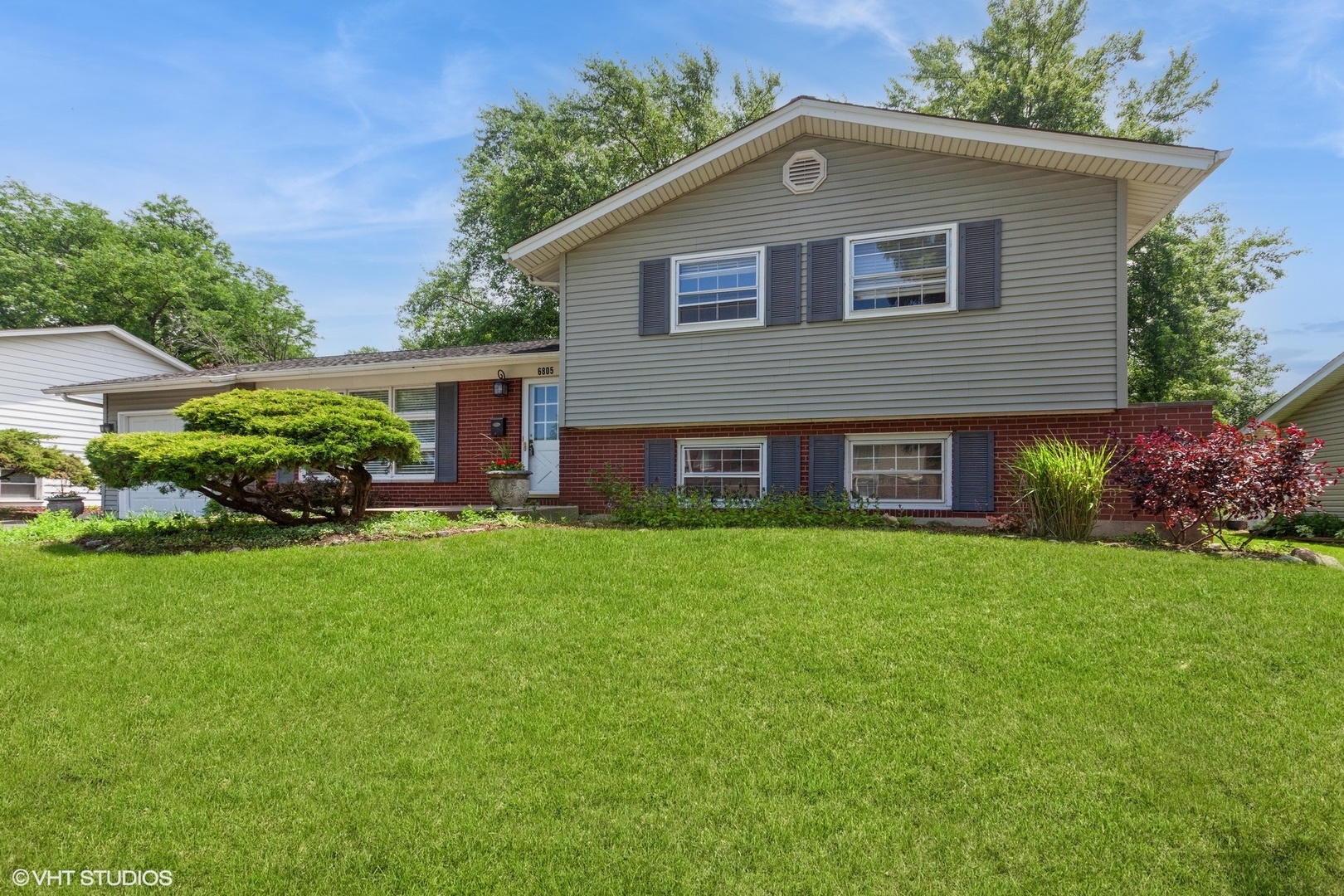6805 Roberts Drive, Woodridge, IL 60517