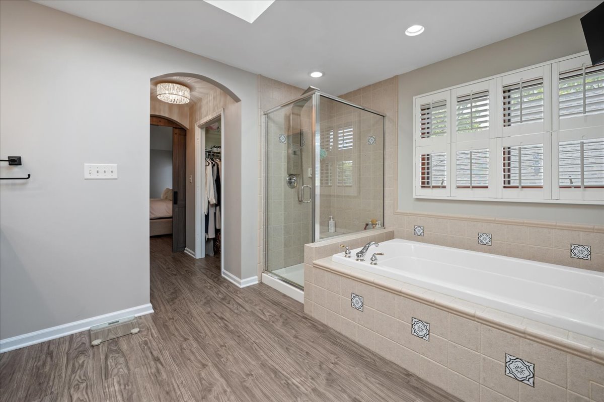 670 Leslie Court, Carol Stream, IL 60188