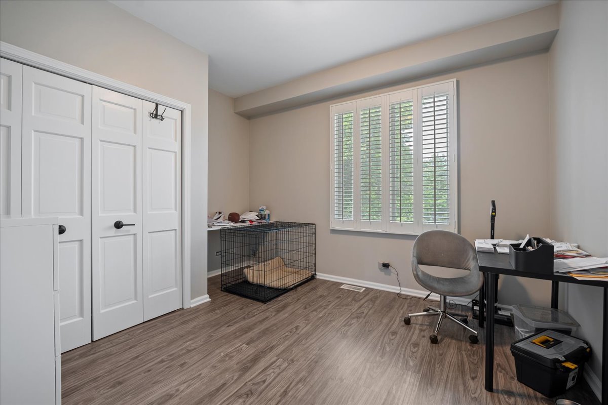 670 Leslie Court, Carol Stream, IL 60188