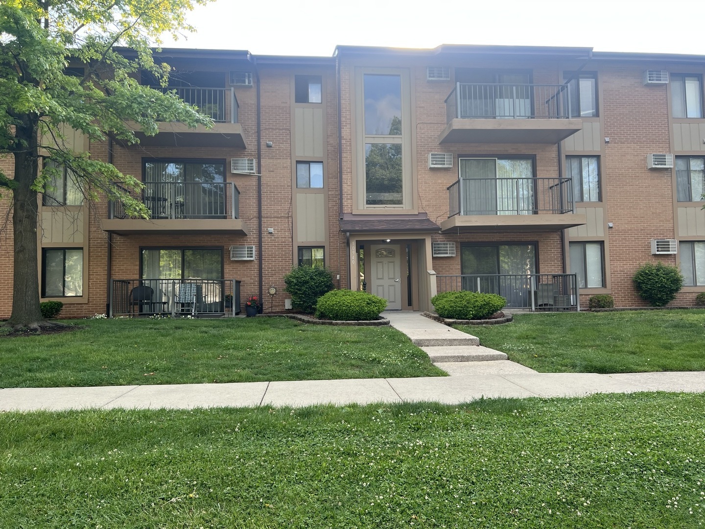 10940 S Worth Avenue #9, Worth, IL 60482