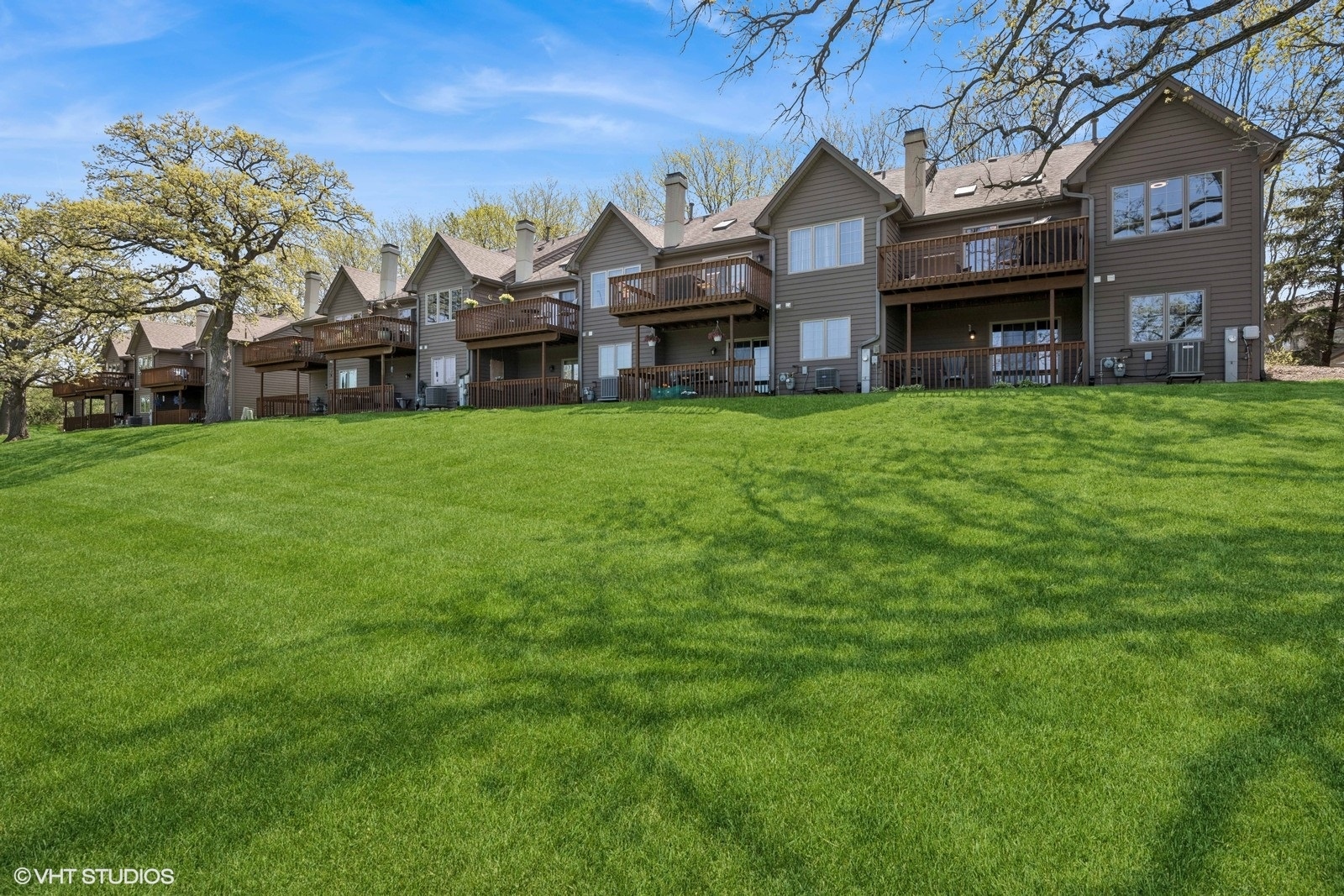919 Millcreek Circle, Elgin, IL 60123