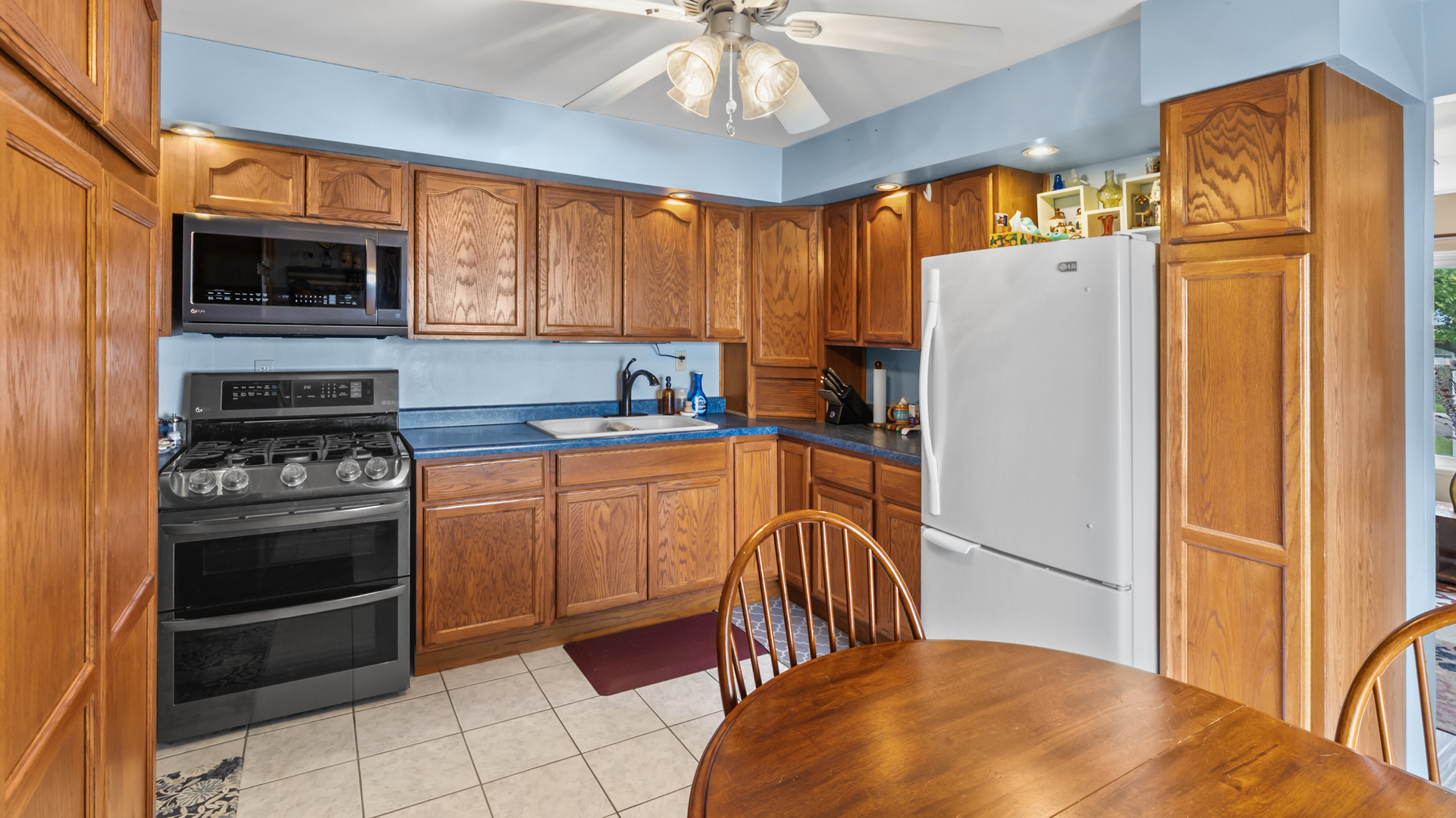 714 Cedardale Place, Aurora, IL 60506