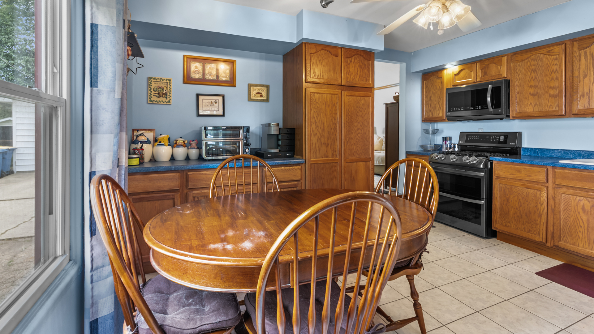 714 Cedardale Place, Aurora, IL 60506