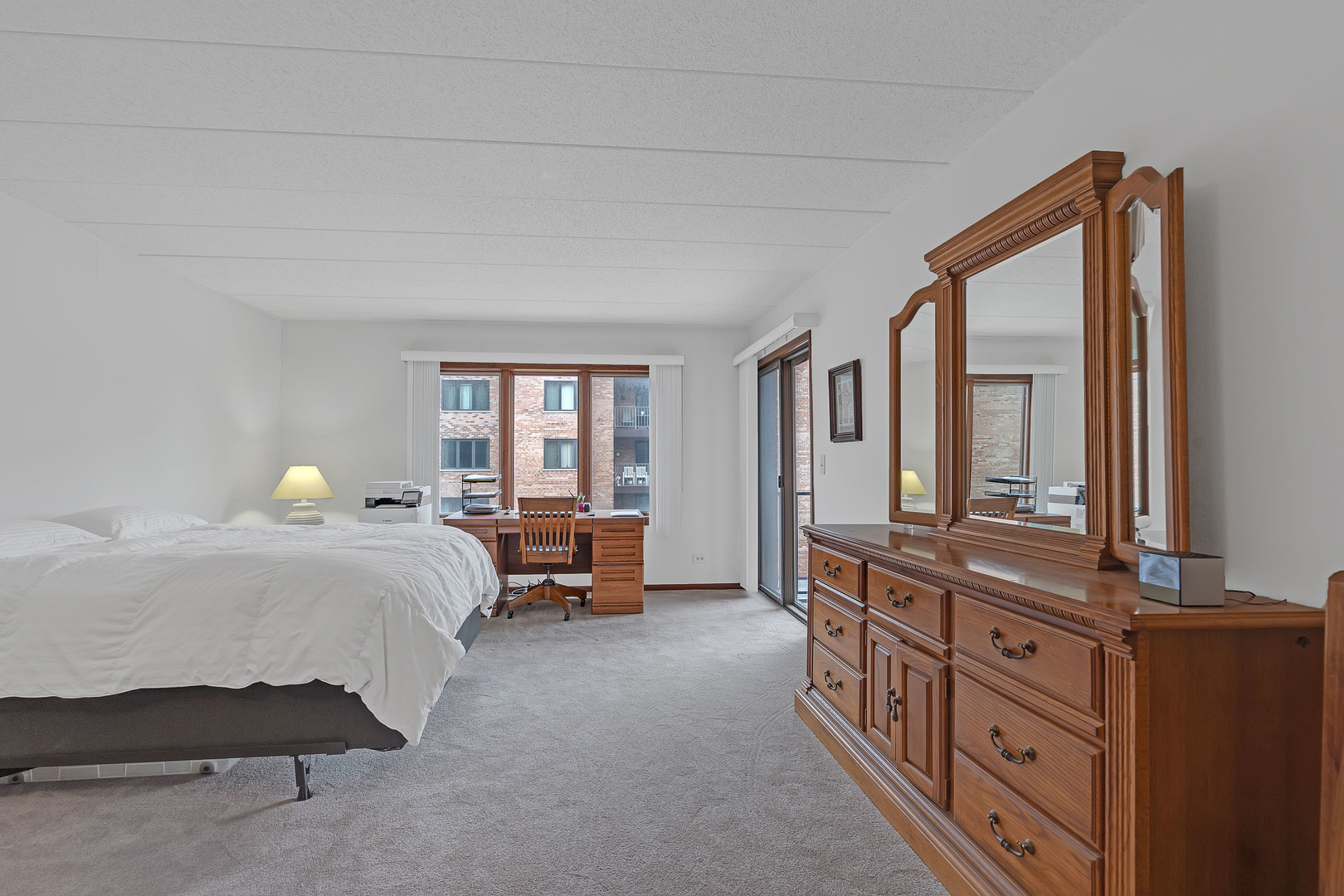 901 Center Street #307, Des Plaines, IL 60016