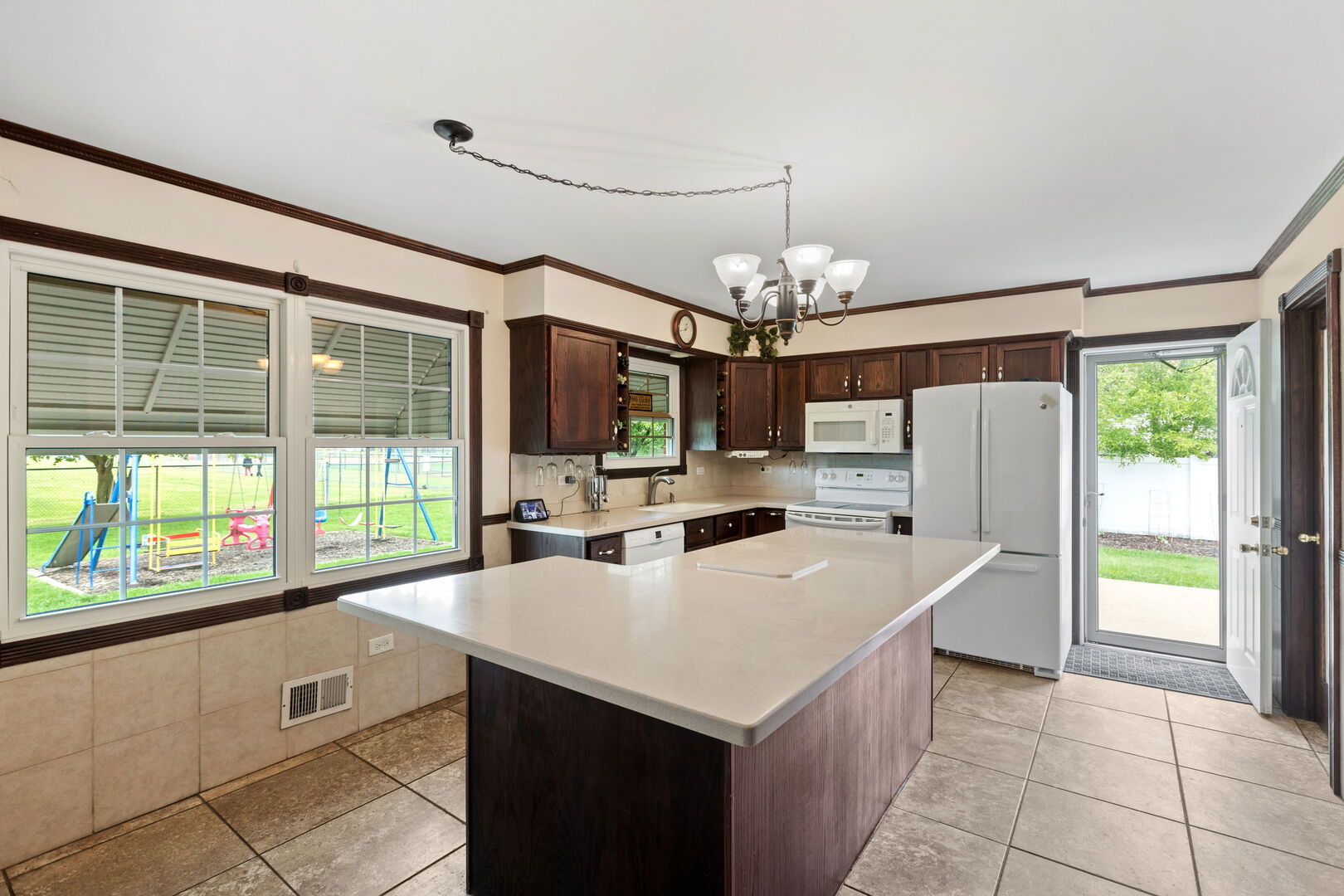 1006 E Cooper Drive, Palatine, IL 60074