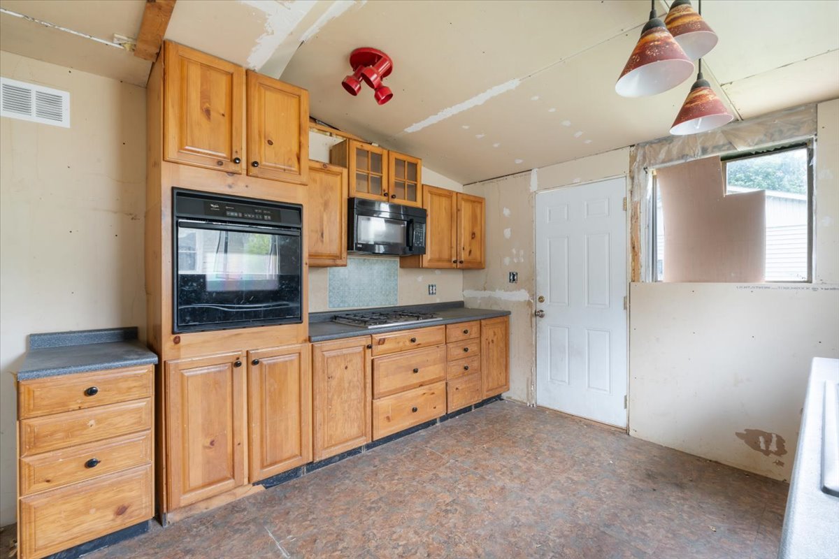 2007 3x Avenue, East Moline, IL 61244