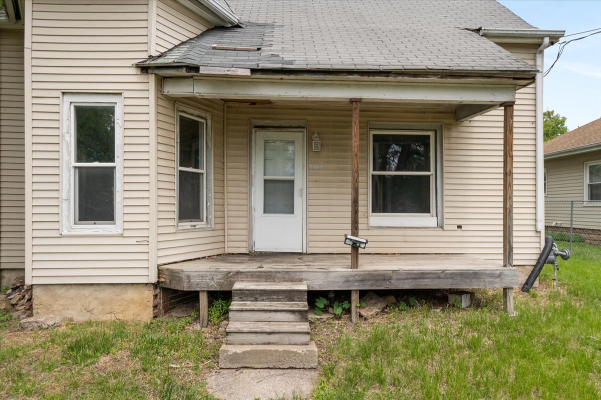 2007 3x Avenue, East Moline, IL 61244