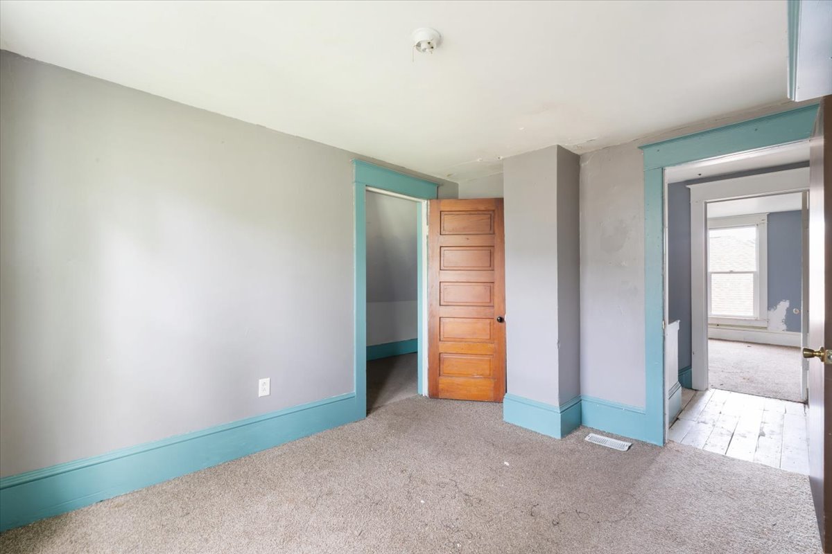 2007 3x Avenue, East Moline, IL 61244