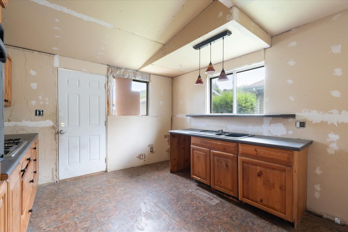 2007 3x Avenue, East Moline, IL 61244