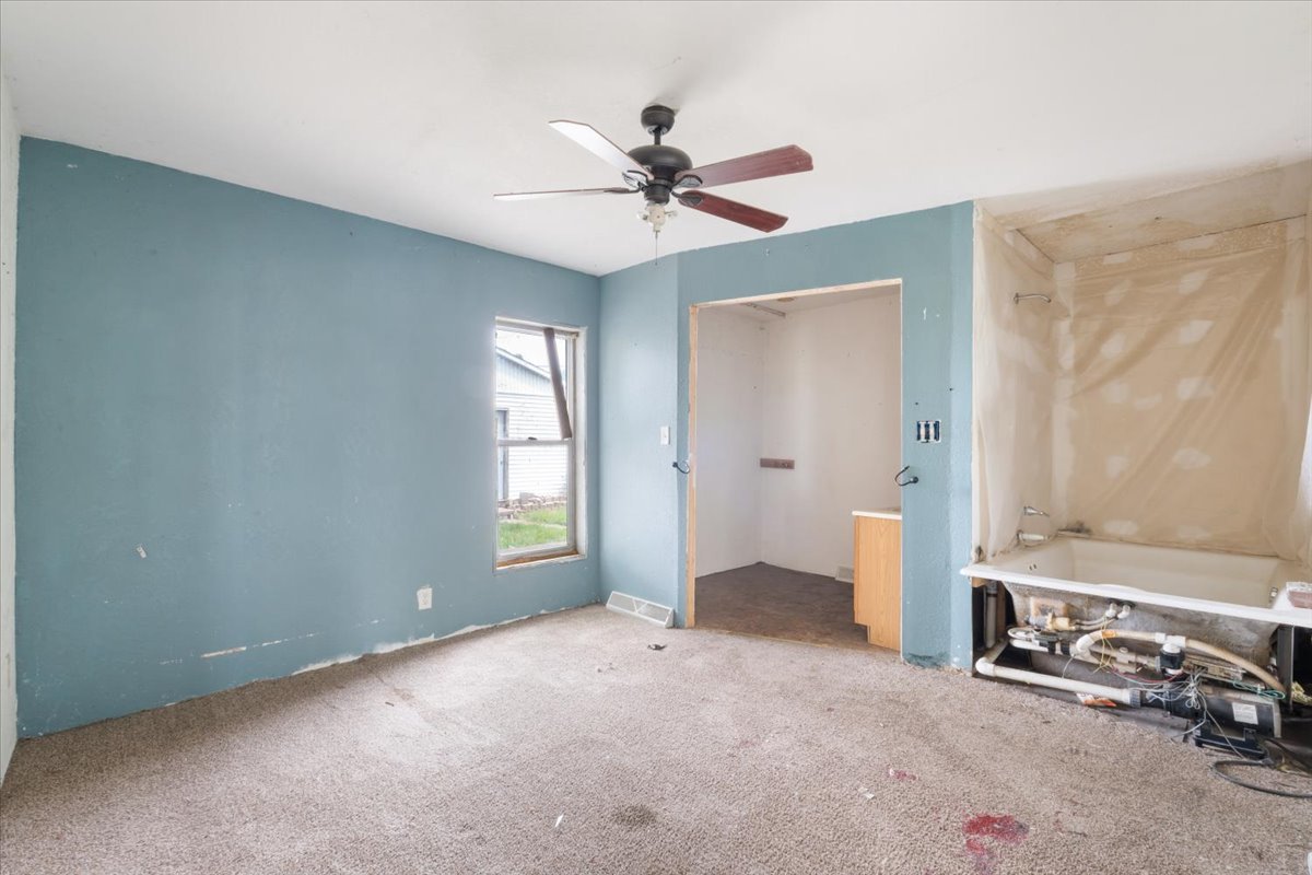 2007 3x Avenue, East Moline, IL 61244