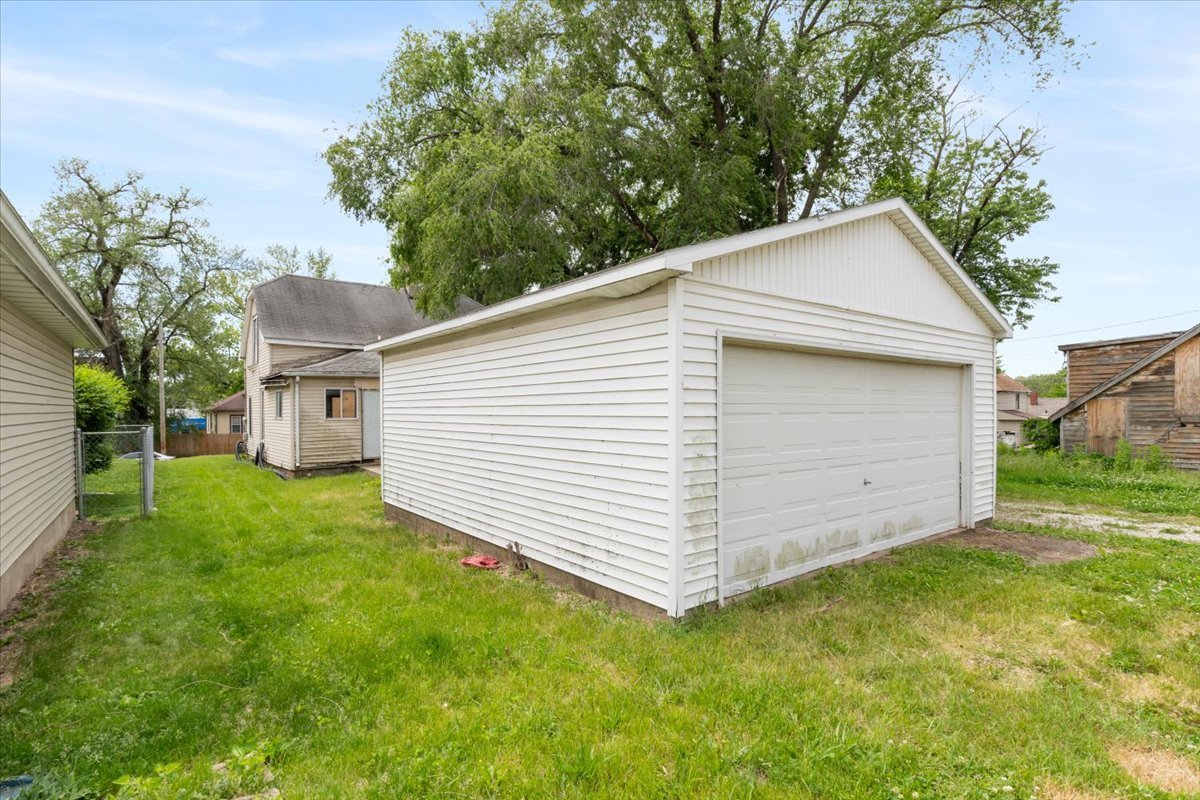 2007 3x Avenue, East Moline, IL 61244