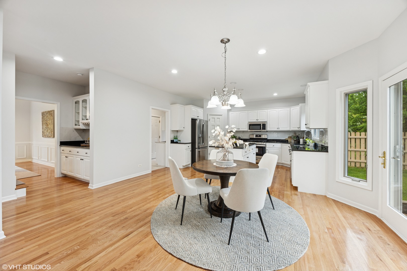 1040 E Buckingham Drive, Naperville, IL 60563