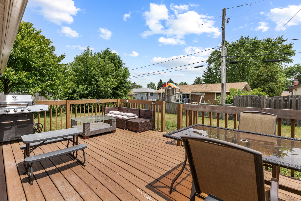 1417 N Edgewood Lane, McHenry, IL 60051