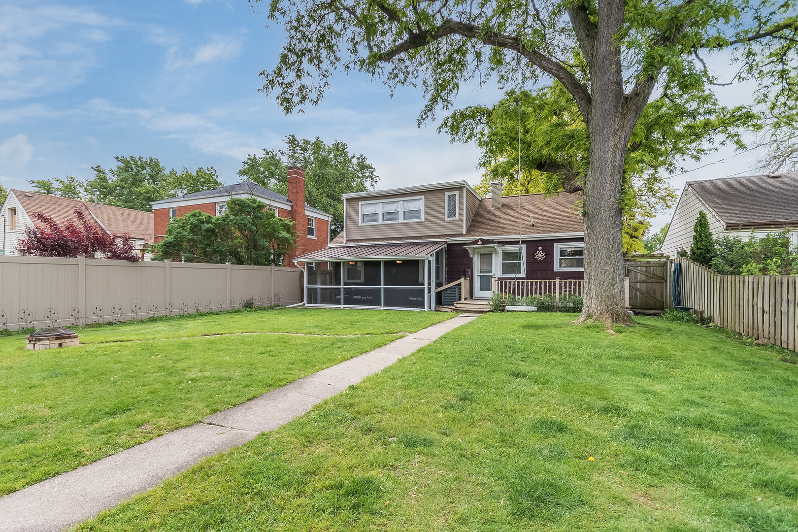 9532 Lexington Avenue, Brookfield, IL 60513