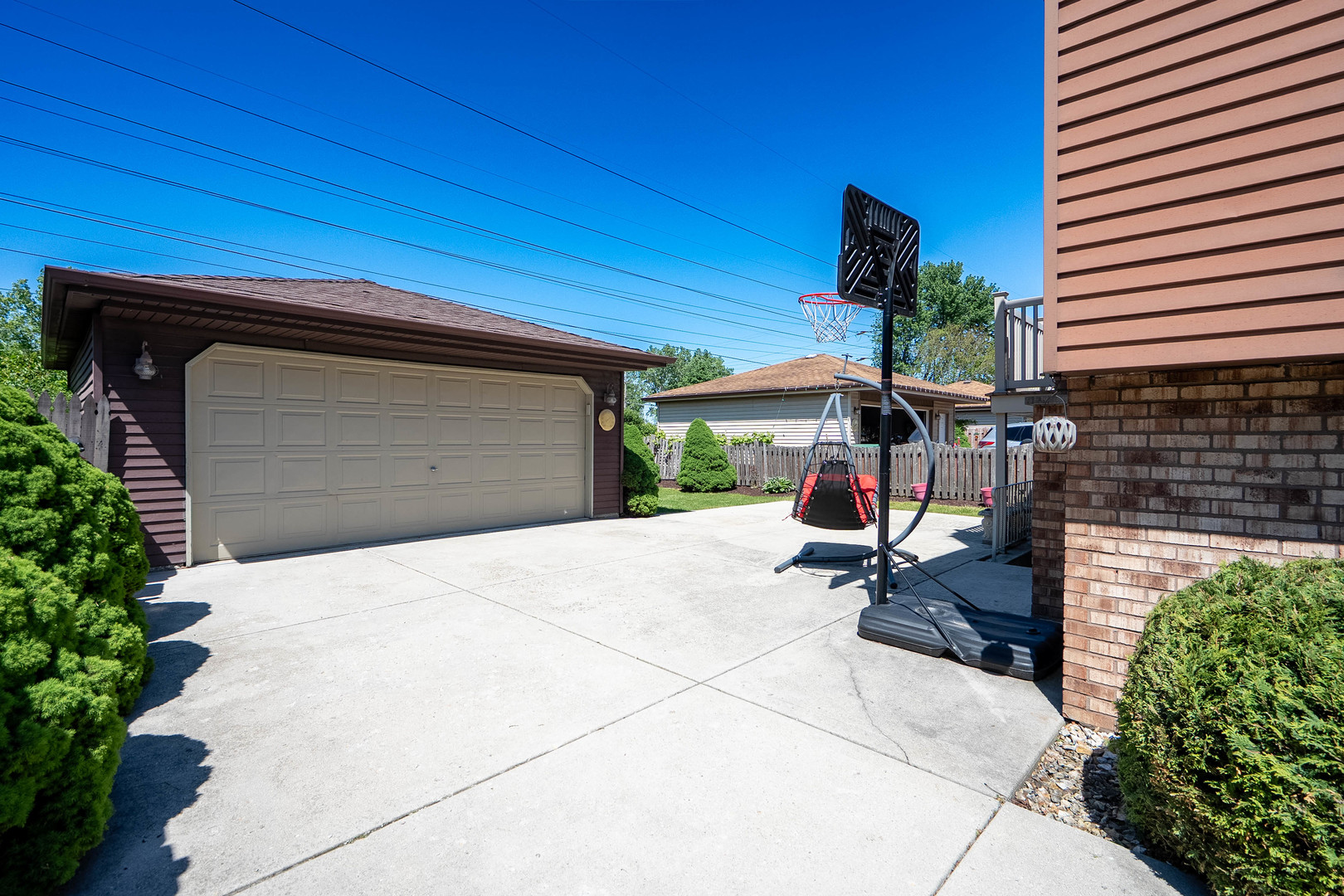5922 W 75th Place, Burbank, IL 60459