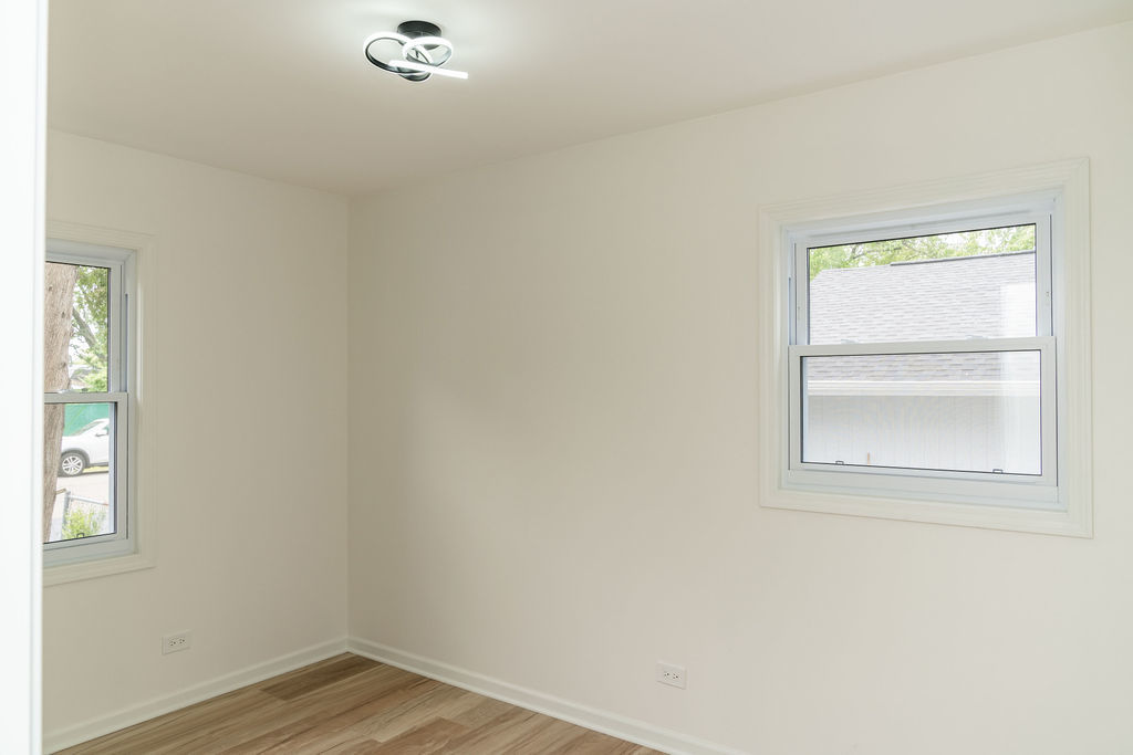 906 Central Park Drive, Round Lake Beach, IL 60073