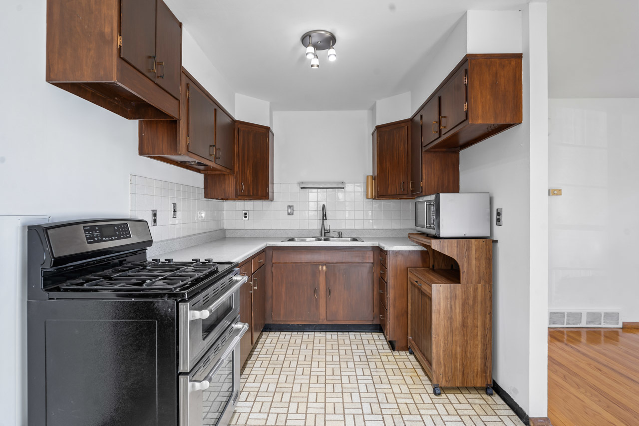 1724 Illinois Street, Des Plaines, IL 60018