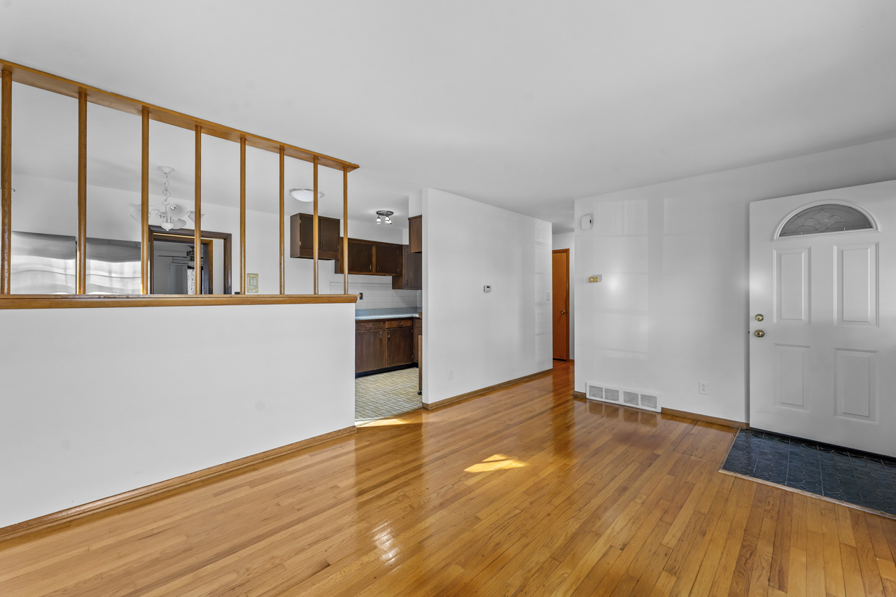 1724 Illinois Street, Des Plaines, IL 60018