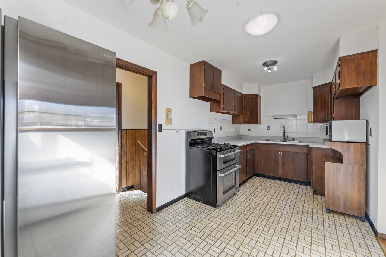 1724 Illinois Street, Des Plaines, IL 60018