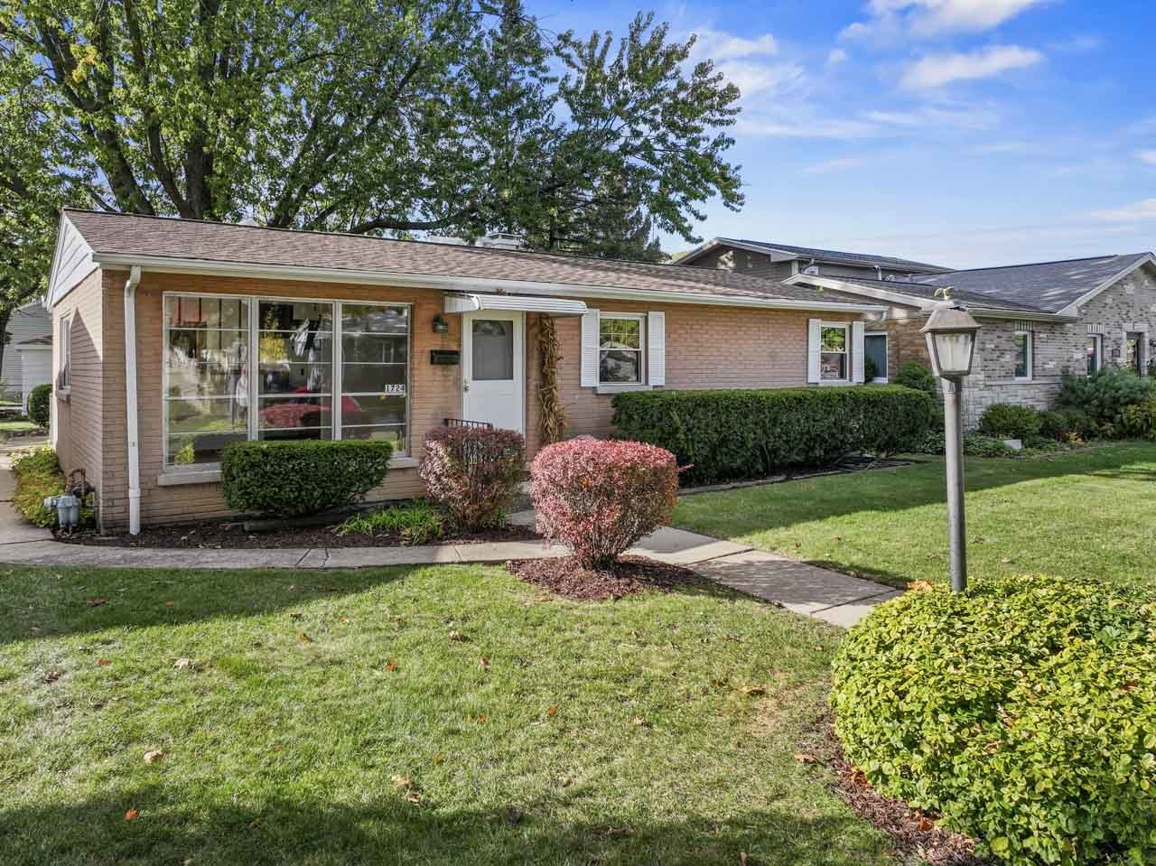 1724 Illinois Street, Des Plaines, IL 60018