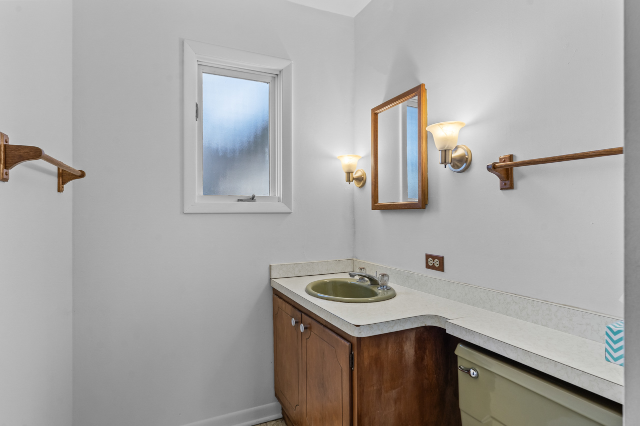 1724 Illinois Street, Des Plaines, IL 60018