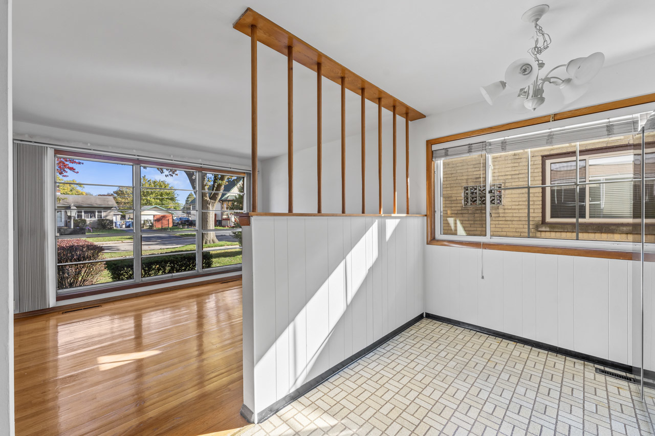 1724 Illinois Street, Des Plaines, IL 60018