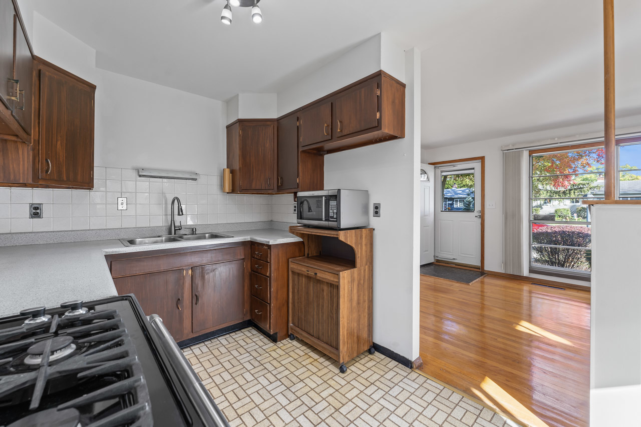 1724 Illinois Street, Des Plaines, IL 60018